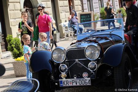 Mednarodna revija starodobnikov v Kamnik privabila ljubitelje klasičnih vozil (24)